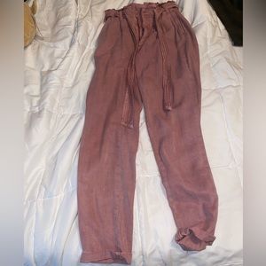 Lightweight ruffled pants